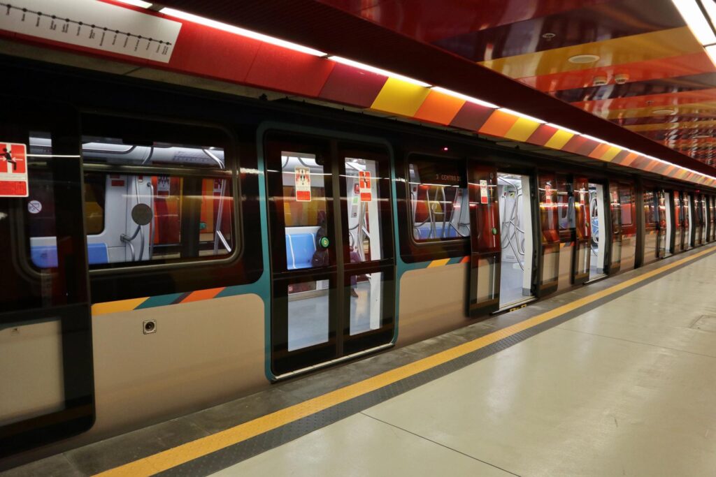 metro linii A to już w 2027 r. kolejny sposób na to, aby dojechać z lotniska w Neapolu do centrum miasta