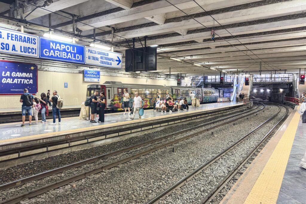 stacja Napoli Garibaldi w Neapolu znajduje się w podziemiach dworca Napoli Centrale (fot. Phillip Roberts)