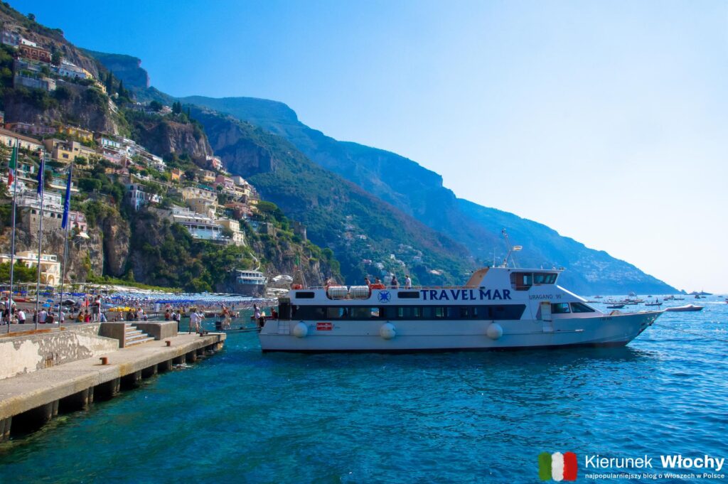 łódź Travelmar, która pływa m.in. pomiędzy Salerno, a Amalfi i Positano (fot. Łukasz Ropczyński, kierunekwlochy.pl)